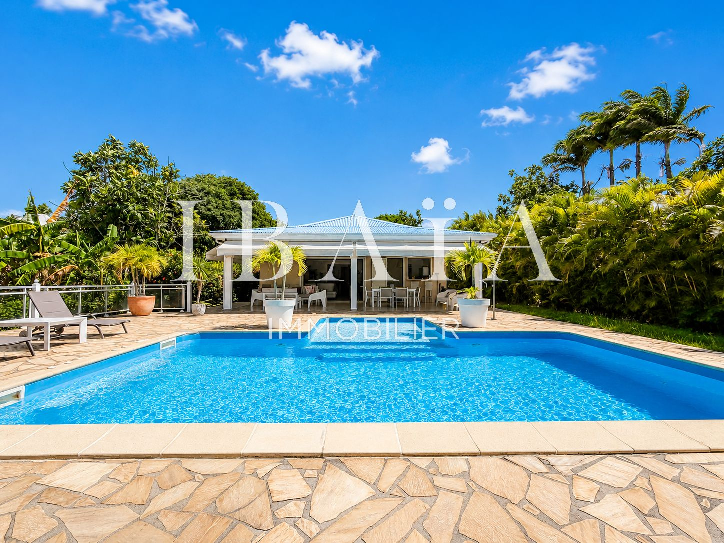 EXCLUSIVITÉ - CONVENANCE - BAIE-MAHAULT - VILLA RÉCENTE
