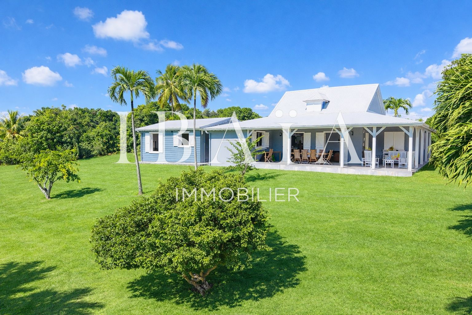 CONVENANCE - VILLA 5 CHAMBRES + BUREAU - TERRAIN DE 1.600 M2