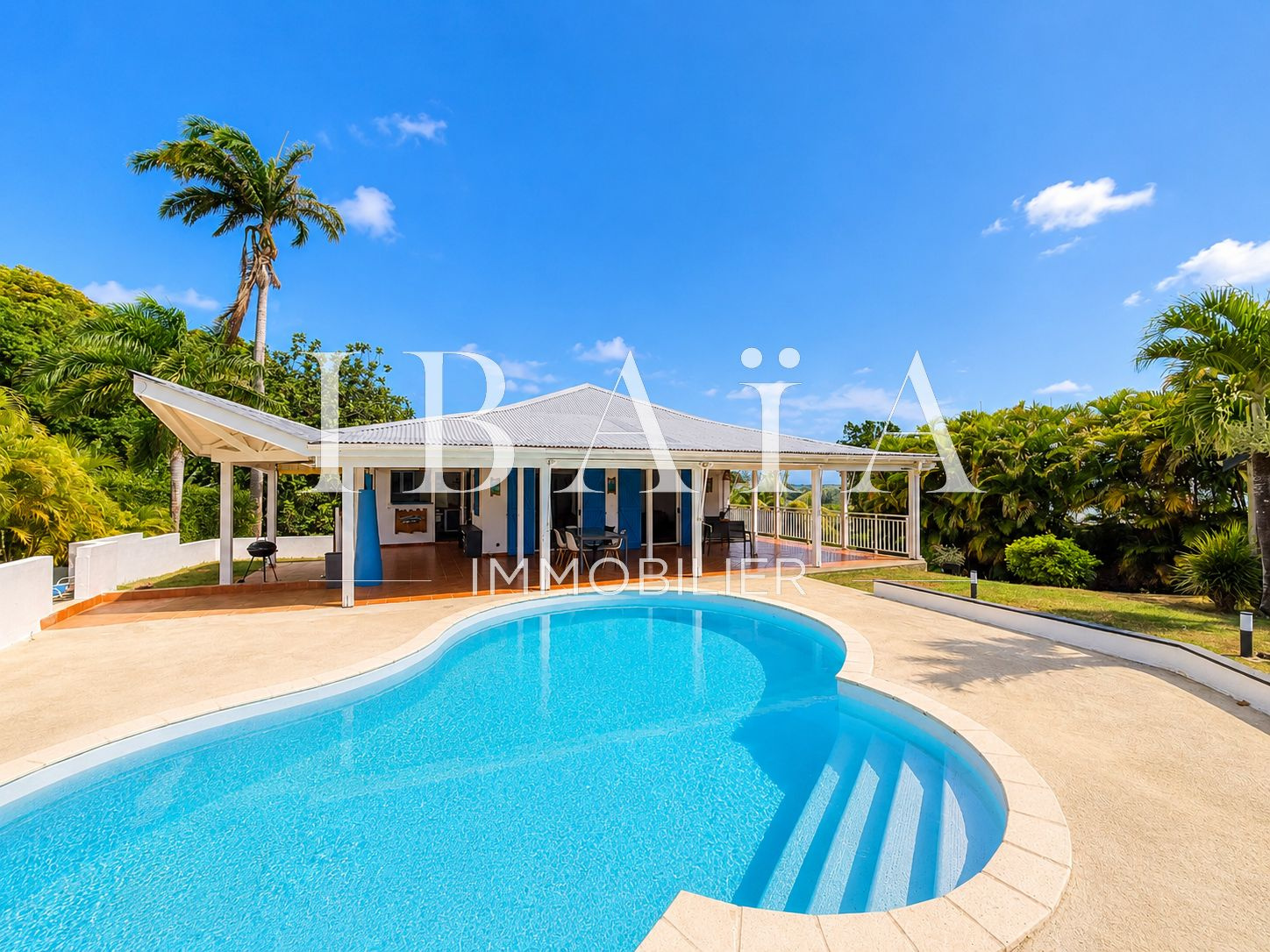 BAIE-MAHAULT - VILLA 3 CH AVEC PISCINE + APPARTEMENT + BUNGA